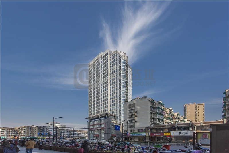 越都商务大厦精装带家具办公室招租，业主直租