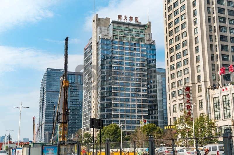 新大集团大厦：滨江区区政府写字楼