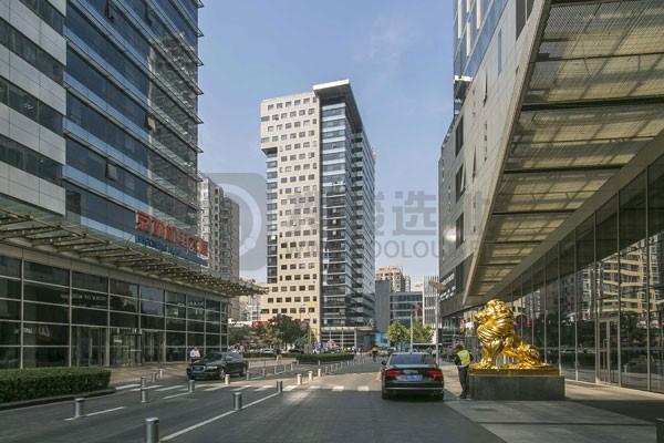 富力双子座大厦：东三环国贸桥南西边，地理位置优越，交通便利