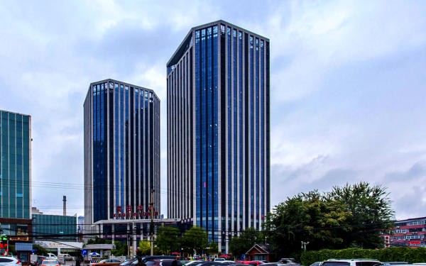 选择霄云中心，找到理想办公空间！商业地产经纪人竭诚为您服务！