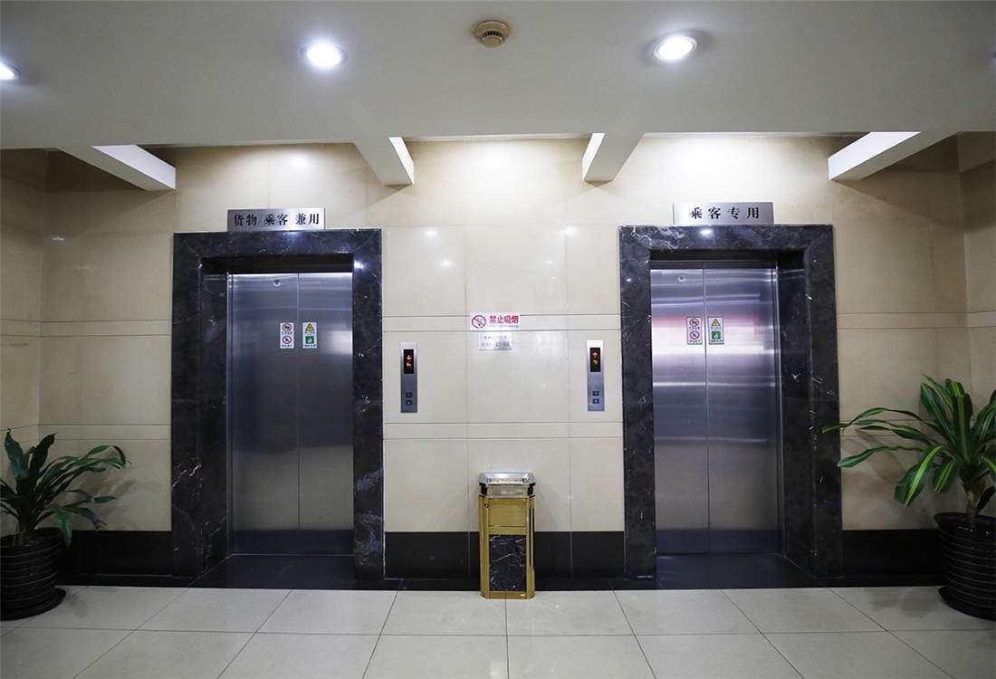 电梯