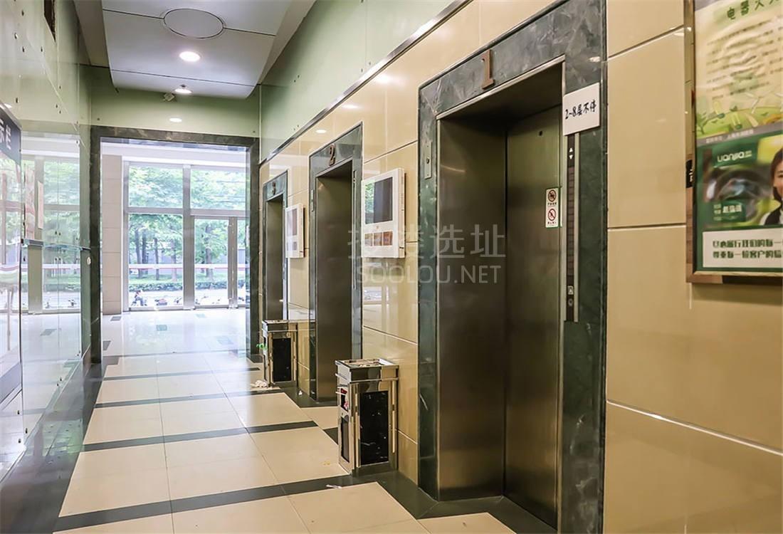 上海五洲国际大厦电梯间