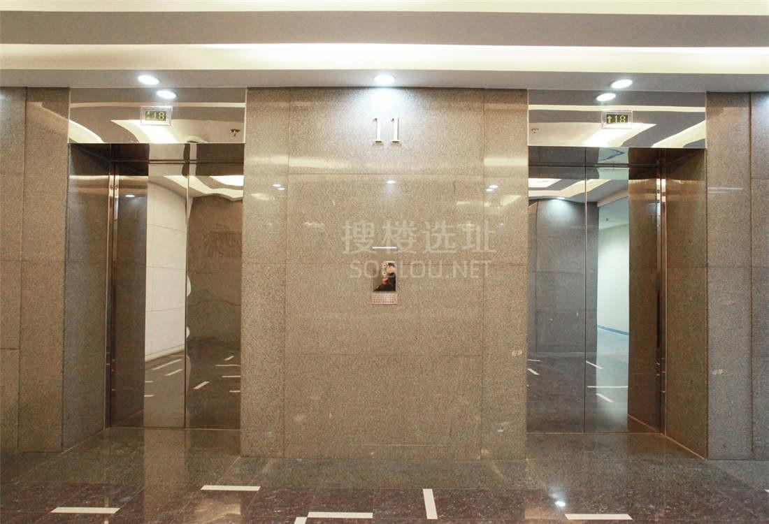 利星国际广场电梯间