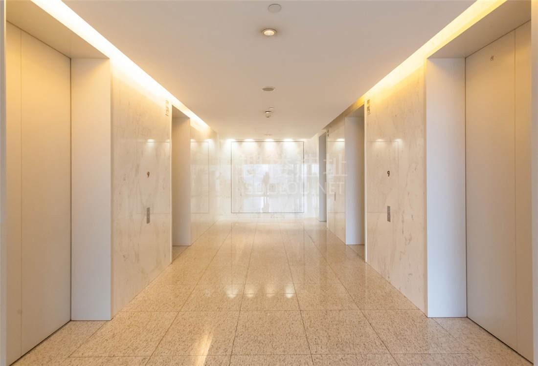 21世纪大厦电梯间