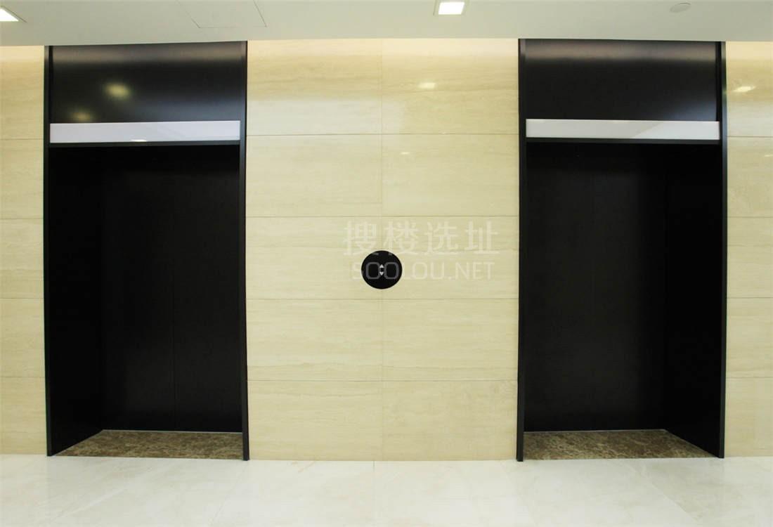 远洋商业大厦(原东海商业中心)电梯间