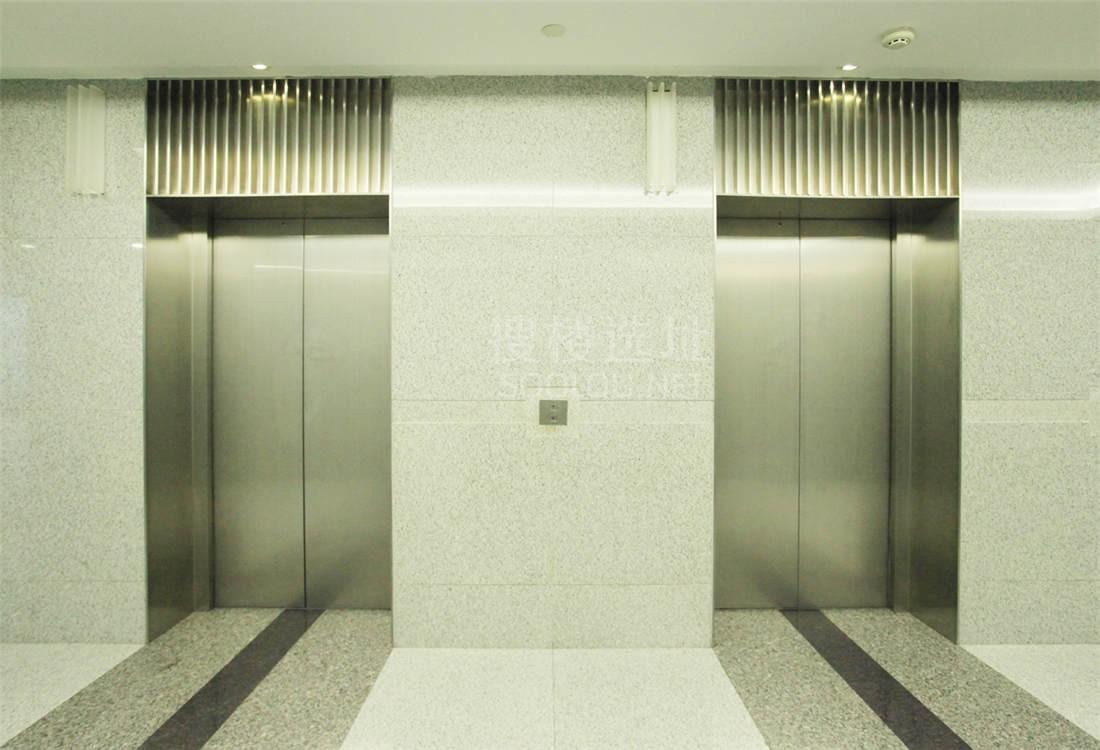 旺角广场电梯间