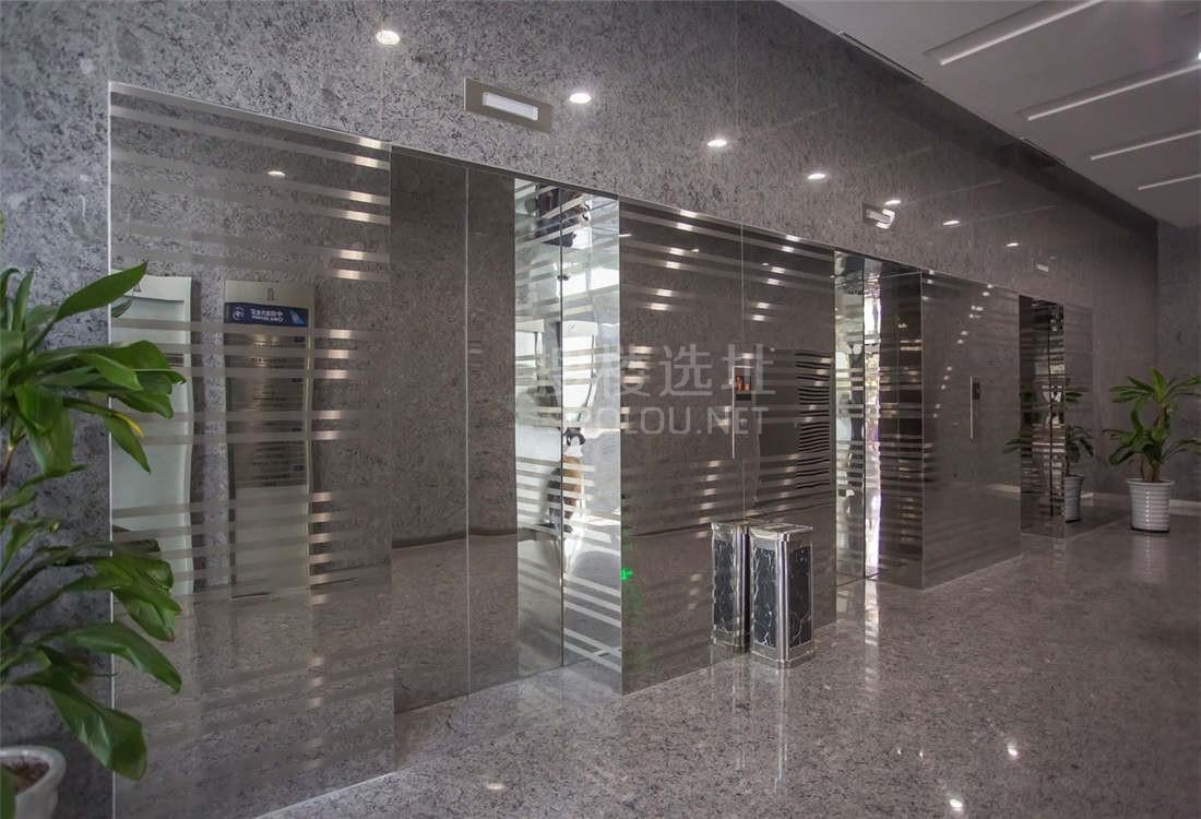 中山国际广场电梯间