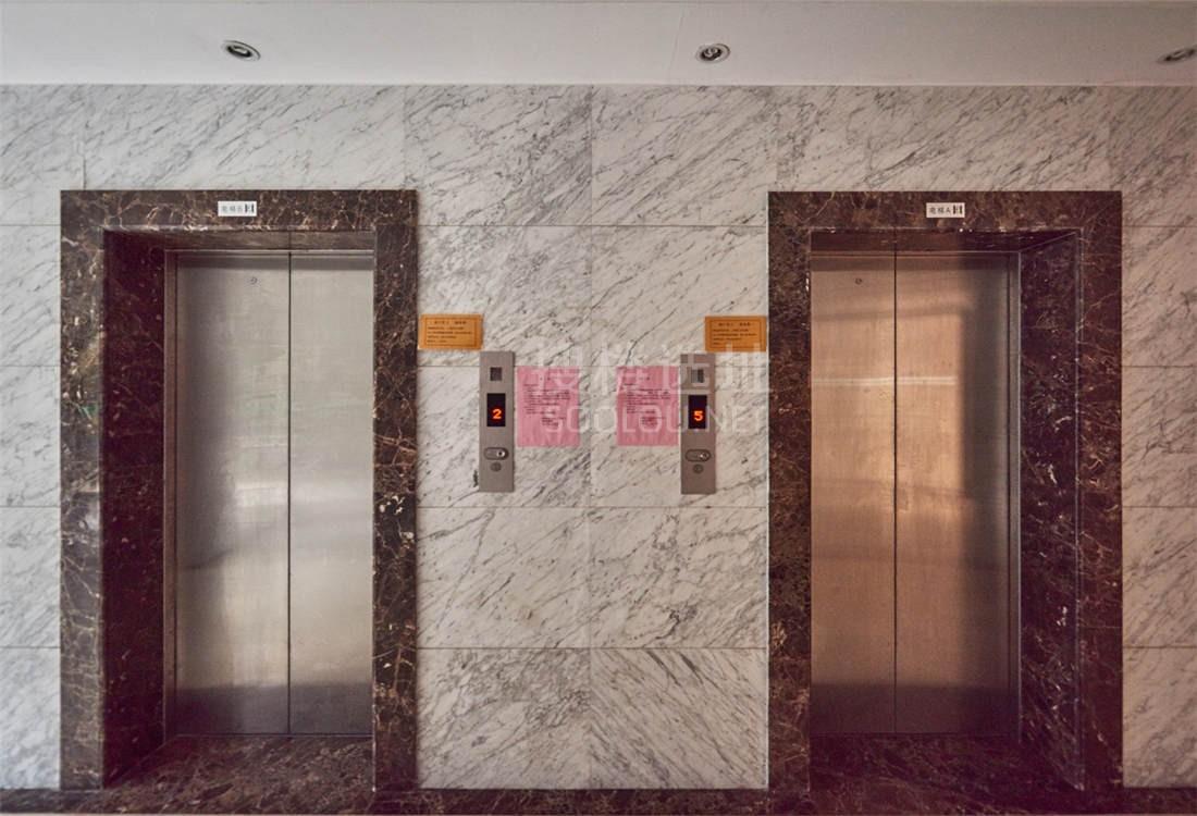 博达科技园电梯间