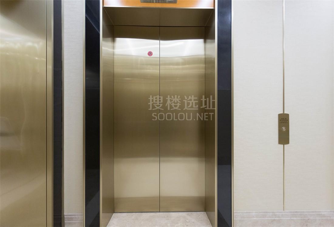 企业公馆电梯间