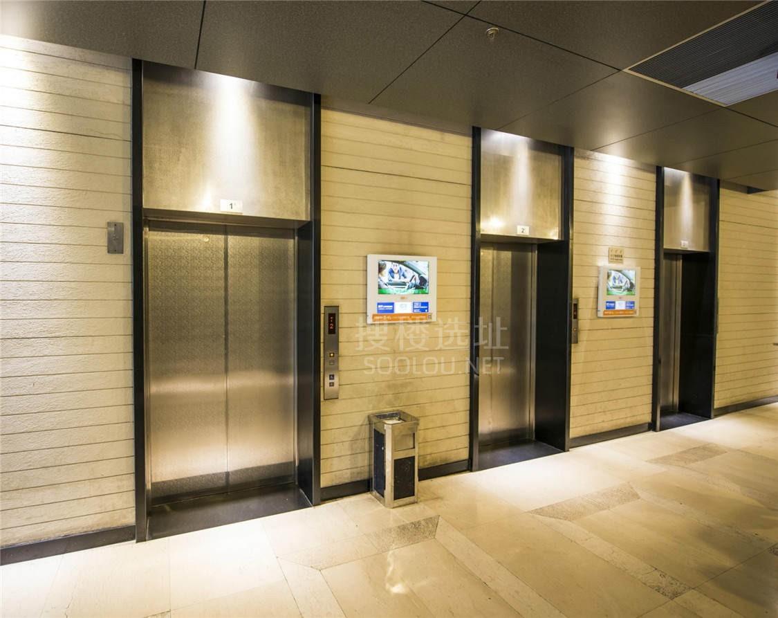 静安创展中心电梯间