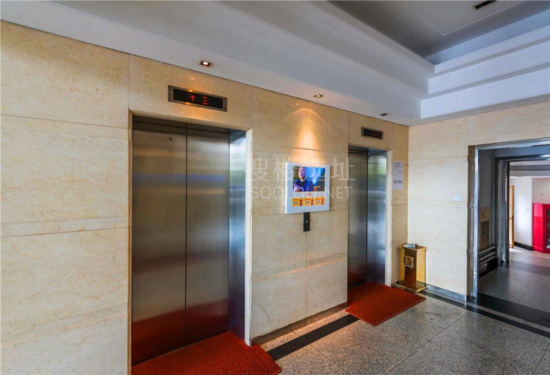 家化金融大厦电梯间