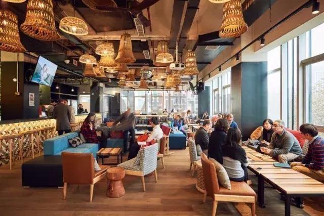 员工上班绝对方便，三轨道交汇的办公室 