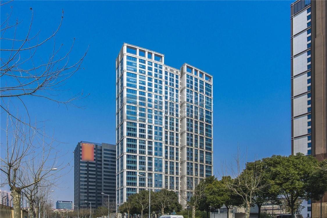 长风公园写字楼出租丨国盛中心丨213平丨精装修带家具