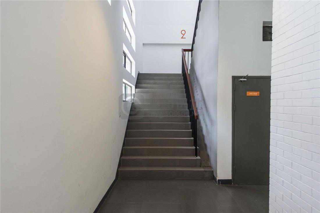越界·智慧谷电梯楼梯
