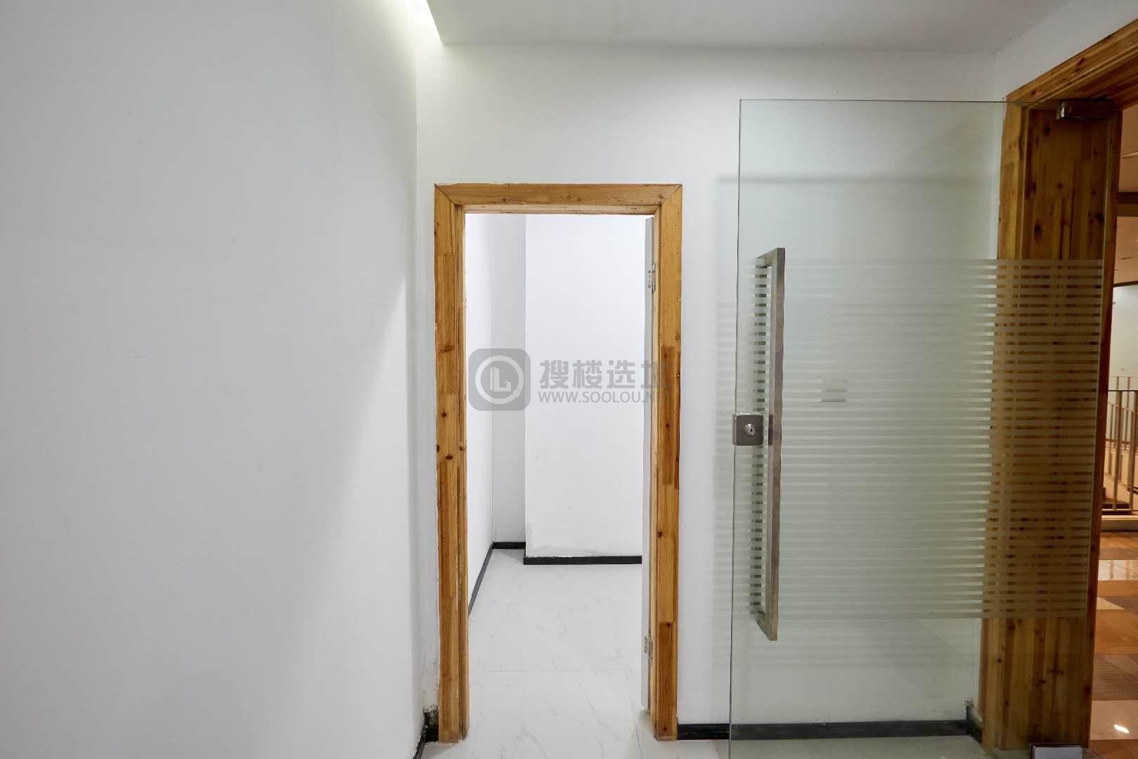 河畔中心