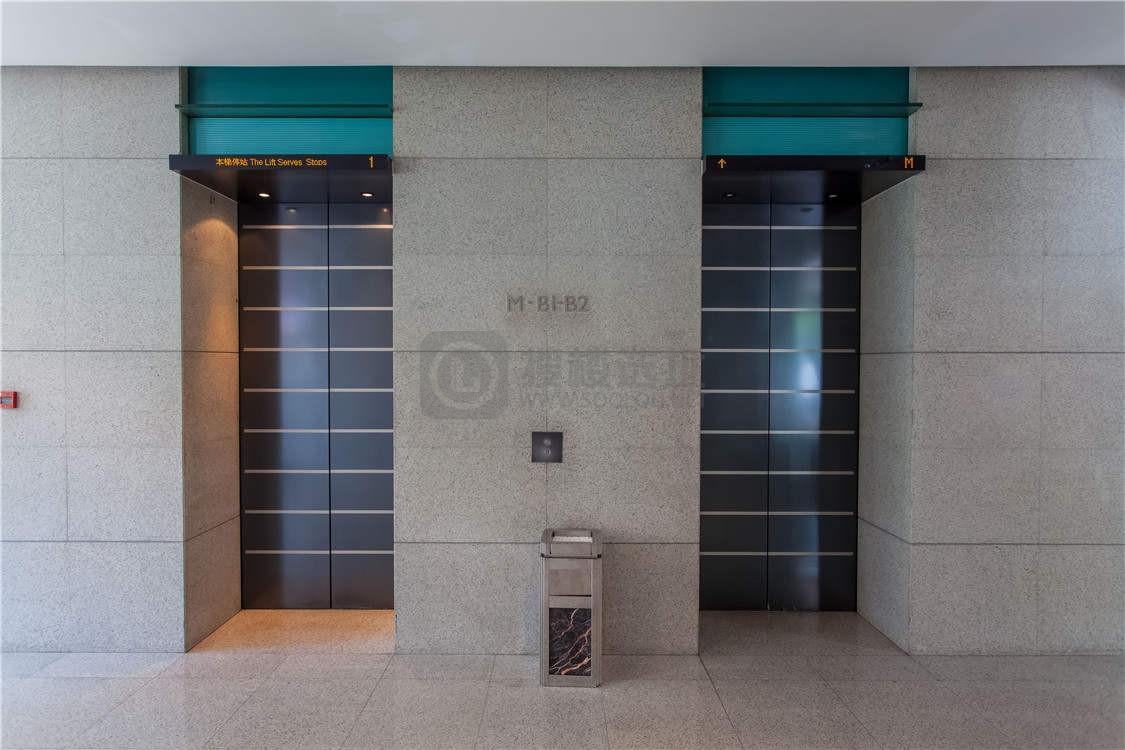 世纪商贸广场电梯间