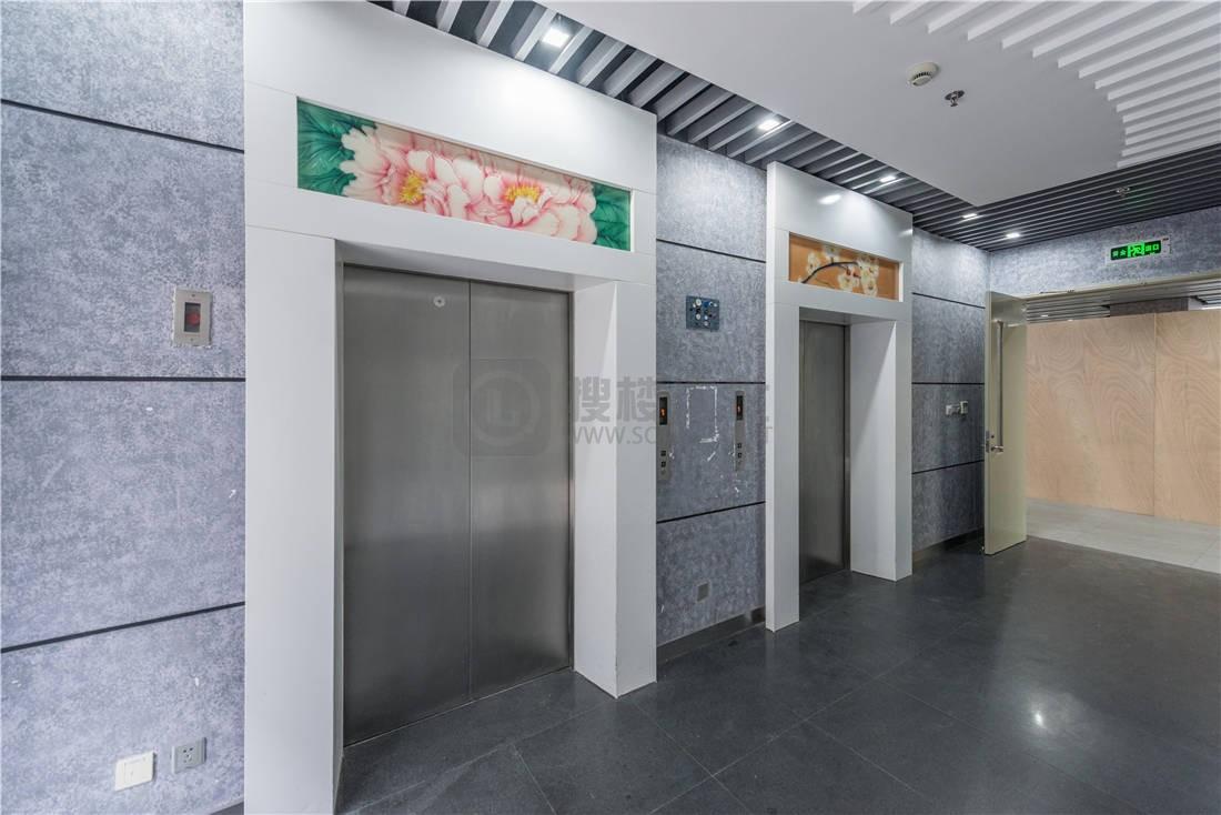 上海国际时尚教育中心电梯间