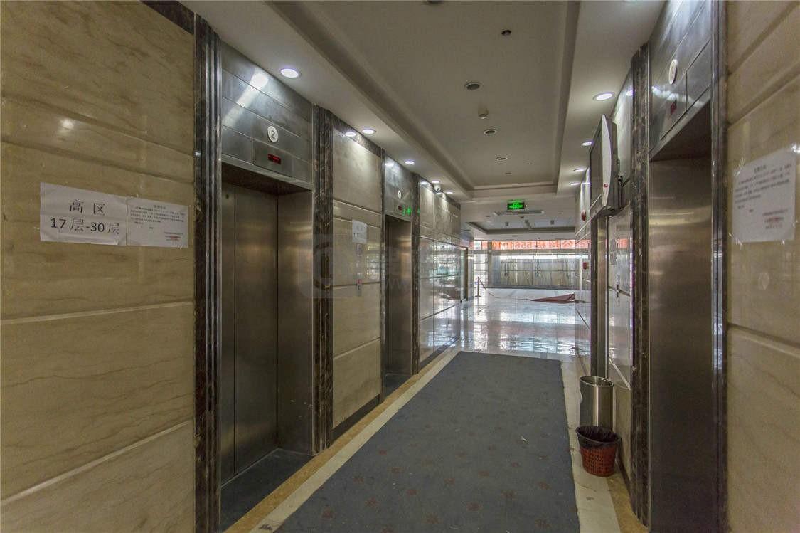 上海信息技术大厦电梯间