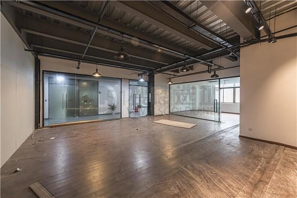 中建大厦出租379平办公室精装修带家具