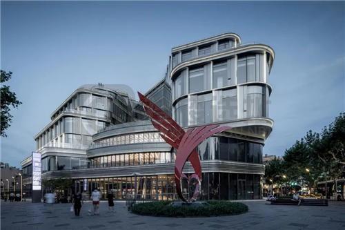 历史旧区内的新型商业空间——宝华商业广场