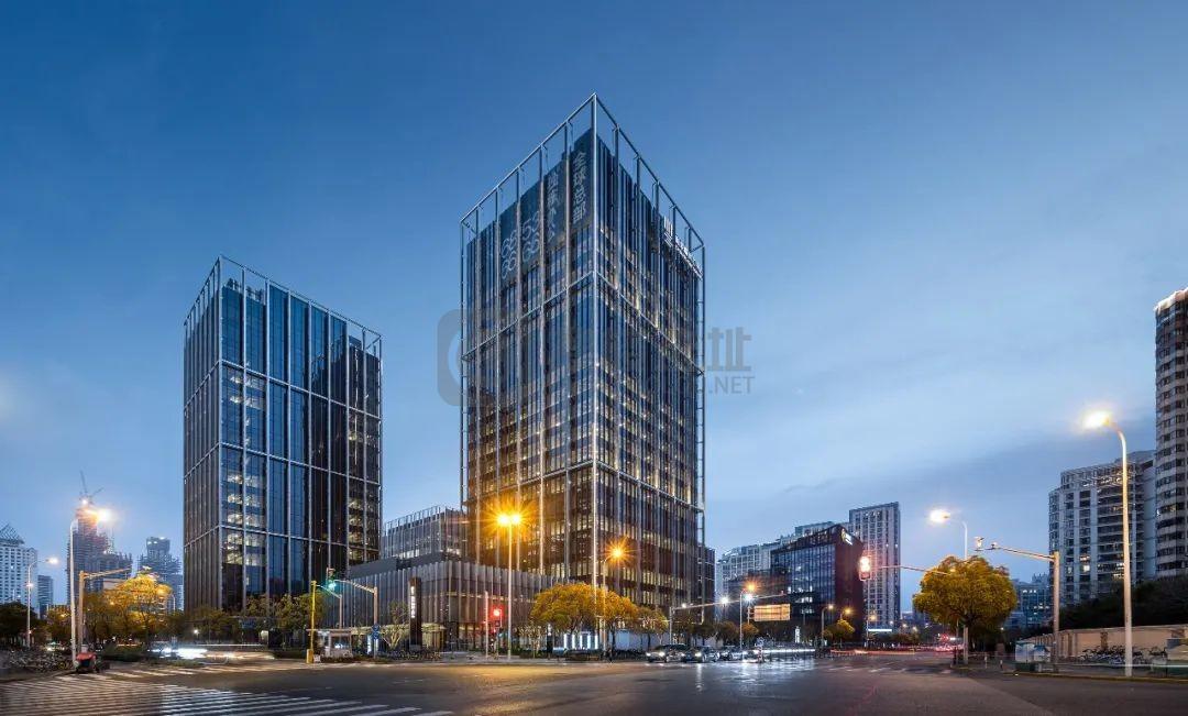 助力打造全球总部集聚地 陆家嘴滨江中心塑商务集群新地标