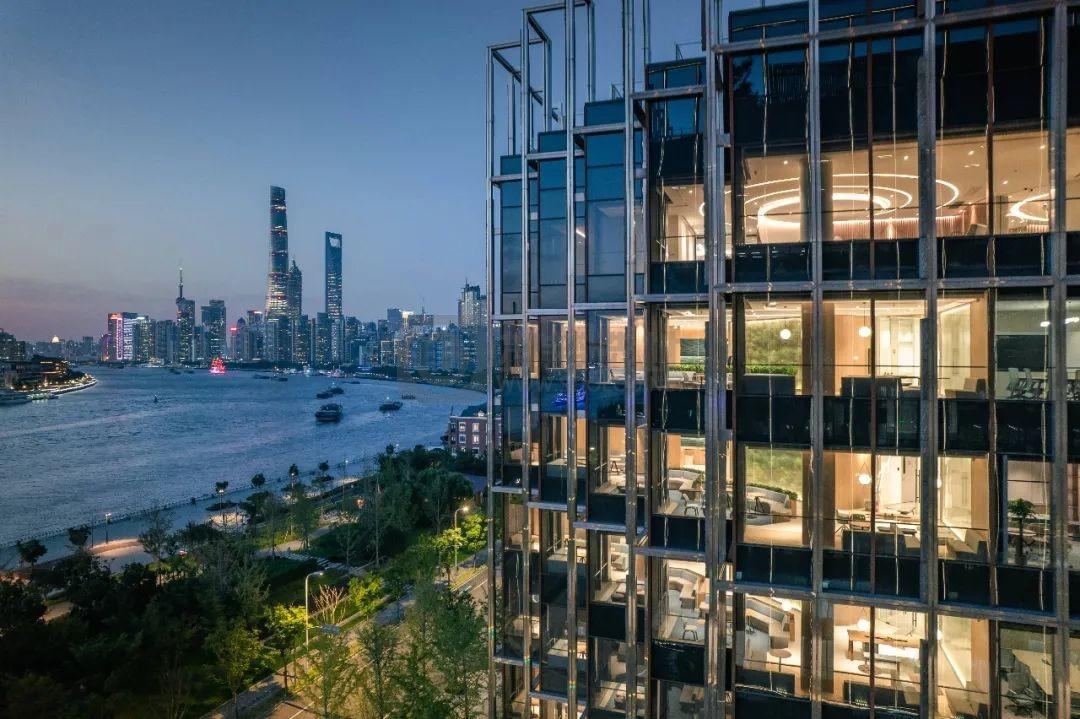 陆家嘴滨江中心荣获“卓越品质楼宇”“疫情防控先进楼宇”大奖