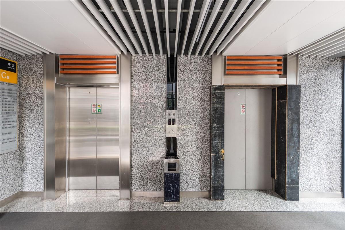城市概念创意园电梯间