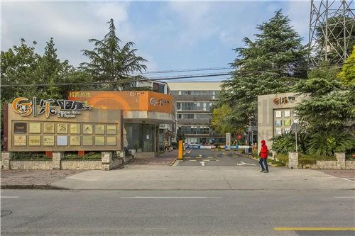 越界·乐平方创意园-上海静安区大宁创意园区写字楼楼盘