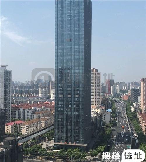 长城大厦：现代商务办公楼，交通便利，停车设施完善