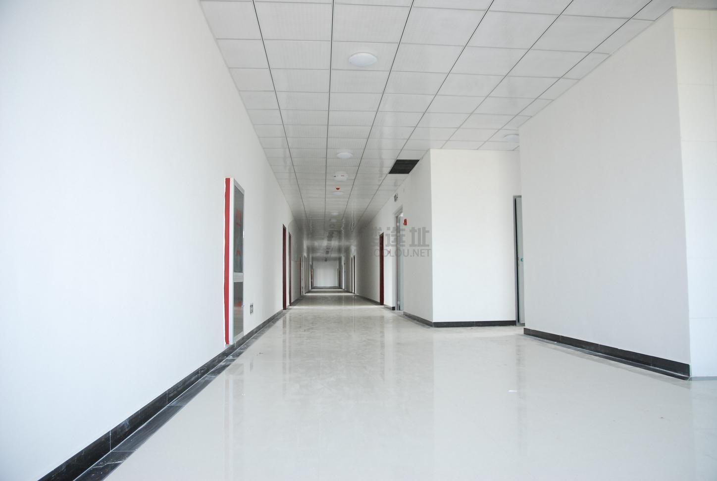 办公楼走道宽度是多少？