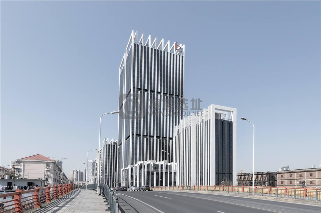 陆家嘴滨江中心：浦东新区浦明路微山路交叉口写字楼