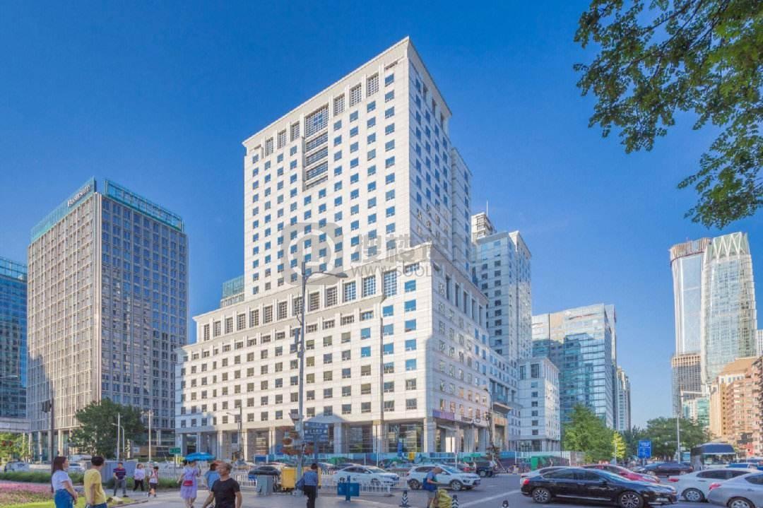 上半年消费市场复苏带动商铺租金企稳回升 写字楼租金仍下行