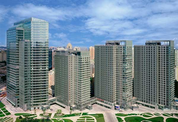 远洋国际中心A座：商业地产巅峰之选