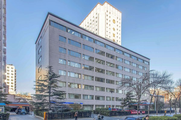 长富宫办公楼：建国门商务核心，中日友好的象征