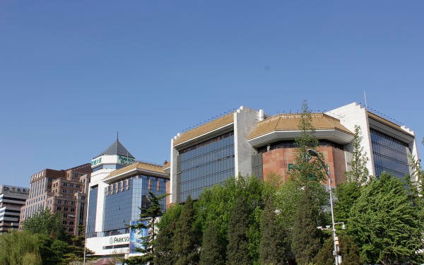 百盛大厦：黄金旺地的卓越写字楼