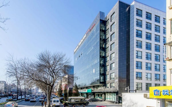 燕莎盛世大厦：简约明快的商业圣地