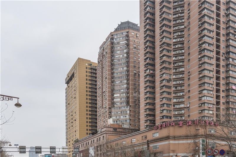 现代大厦：黄金地段，便捷交通，优质物业