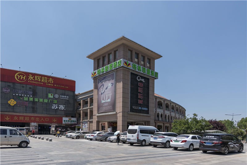 明发商业广场——宁南核心，一站式购物休闲新地标