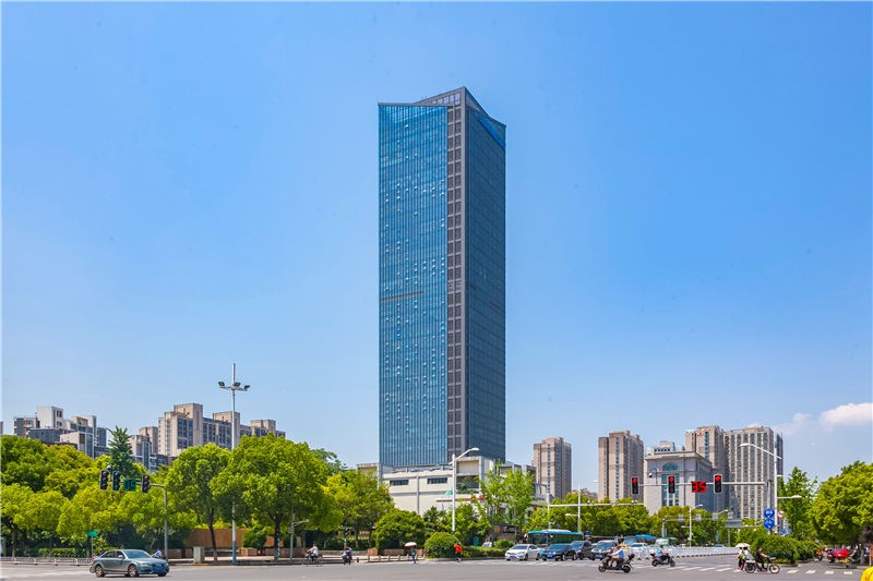 清江苏宁广场——河西龙江商业新地标，高效商务新篇章