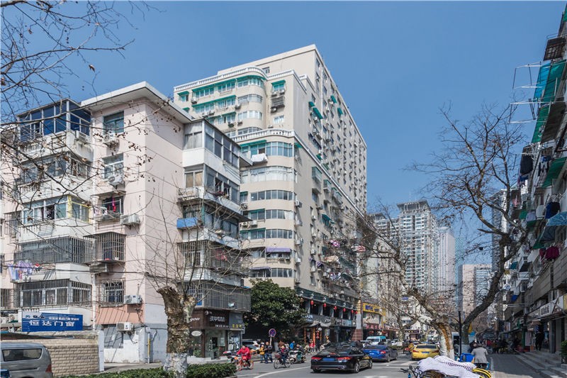 民族大厦——新街口核心，商业繁荣的枢纽地标