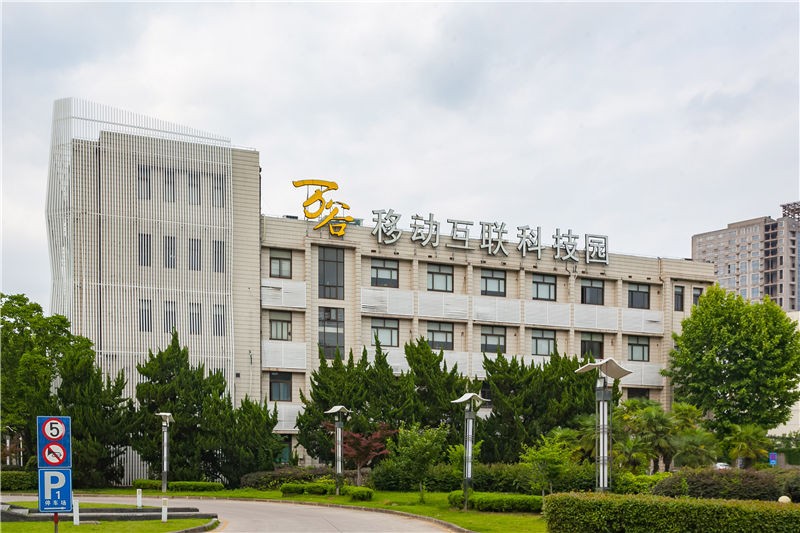 融创·精彩天地——红山商业新地标，高效商务新篇章