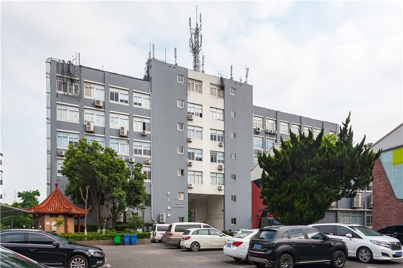 创E梦工场：南京交通枢纽的现代商务新焦点