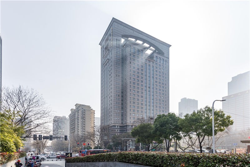 华威大厦——新街口核心地段，商住、办公、餐饮、娱乐一应俱全