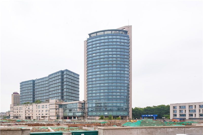 虹桥中心——现代化商务新地标，繁华与高效的融合