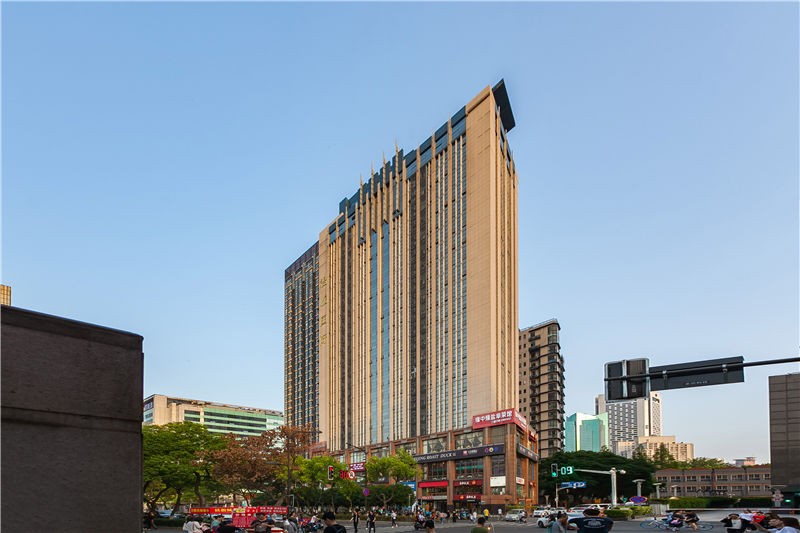 君临国际广场——南京鼓楼核心，集商务、居住、购物于一体的综合体