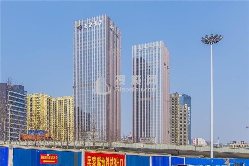 东湖国贸大厦：黄金地段的精英商务中心