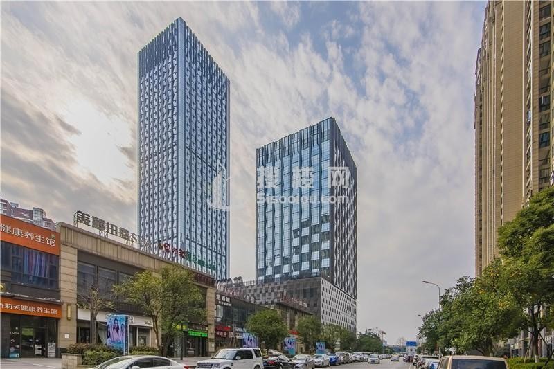 武汉万达中心（积玉桥）——滨江商务区核心地标，立体交通便捷出行