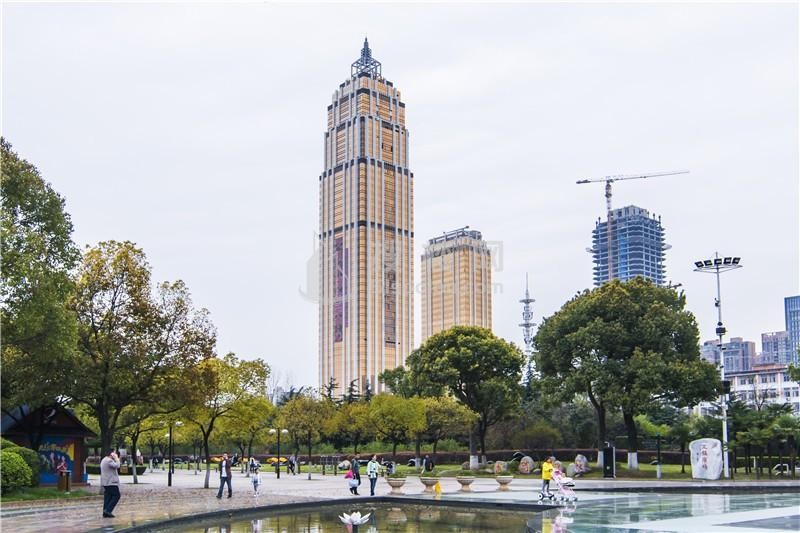 天悦外滩金融中心：现代化商务空间，尽享优越地理位置