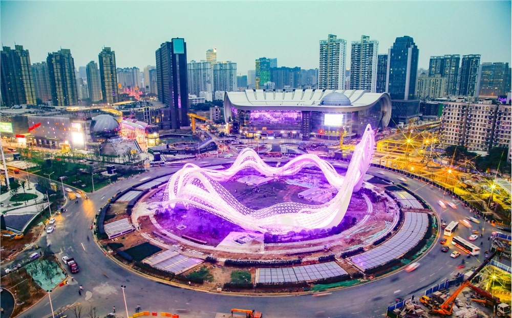 世界城广场，洪山珞喻路上的璀璨明珠