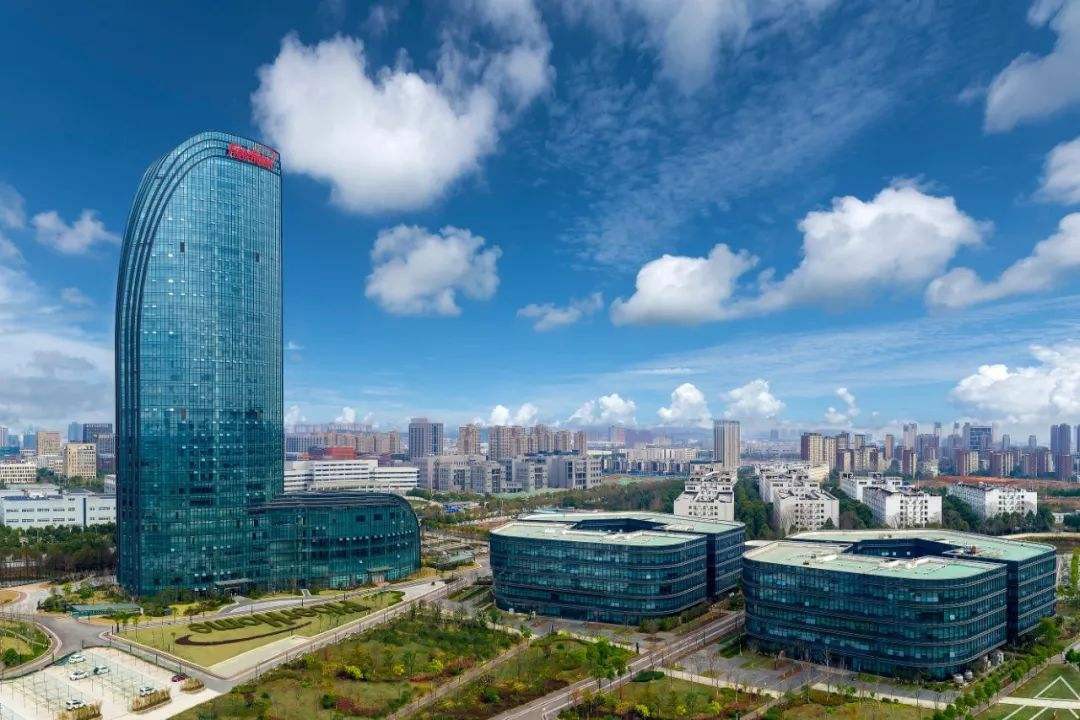 丝宝国际大厦——长江滨江金融中心的璀璨瑰宝